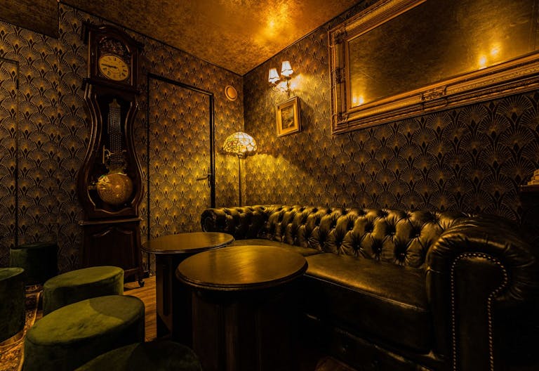 Retour dans le temps dans un magnifique Bar priv� - Image 2