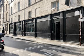 Superb Corner Boutique in Le Marais - Image 1