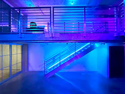 Industrial Daylight Loft Studio for Meetings, Workshops & Photo Shoots with Rooftop - Image 12
