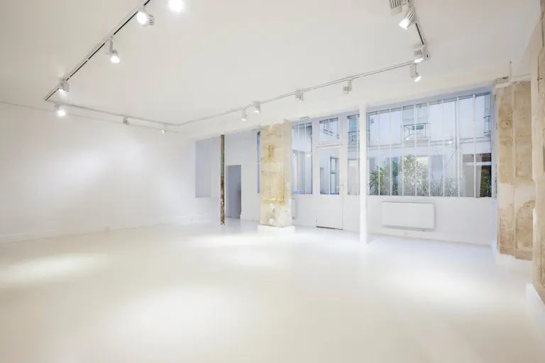 Showroom in Vibrant Le Marais - Image 1