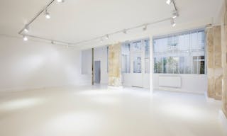 Showroom in Vibrant Le Marais - Image 1