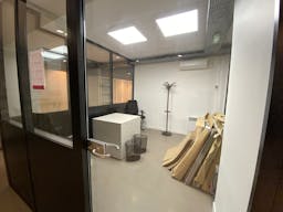 Atypical Space in the 10th arrondissement of Paris - Image 10