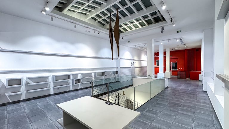 Galerie d'art devant le Centre Georges Pompidou - Image 4