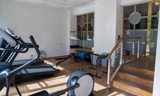 Elegant Retail Space at Historic Hotel Bristol - Image 16