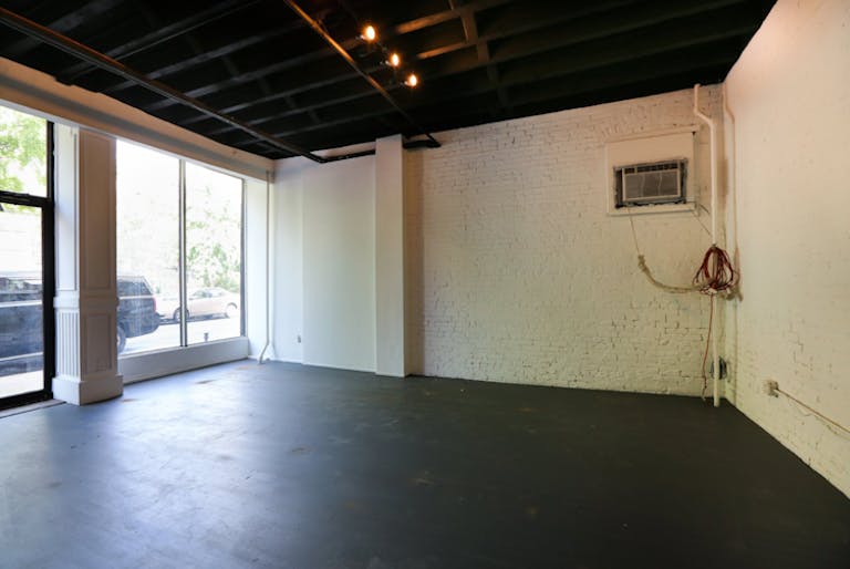 SoHo Chic Showroom - Image 0