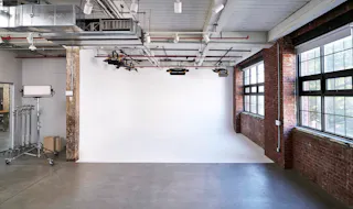 Multiset Daylight Photo/ Video Studio in Brooklyn New Lux Building with 2 Cycloramas - Image 3
