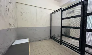 Décor/Lieu de tournage: Commissariat - Image 6