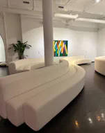 Contemporary Chelsea Gallery - Well-suited for a variety of events, including pop-up exhibitions, cocktail receptions, fashion shows, and product launches - Image 9