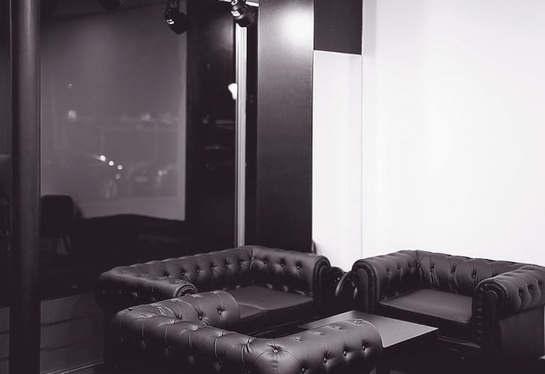 Studio Photo Boutique in Paris - Image 3