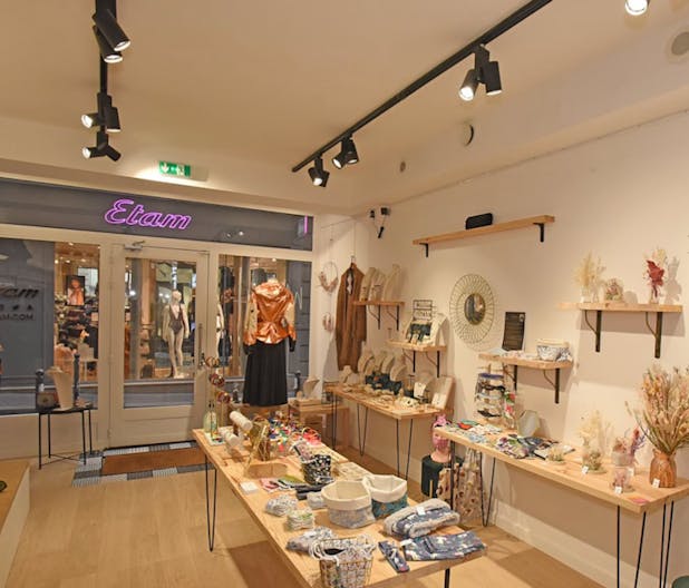 Pop Up Boutique in Saint-Germain-des-Prés - Image 2