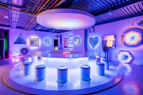 Lieu insolite autour de l'art Lumino-cinétique - Image 0
