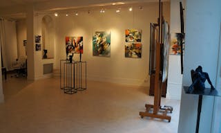 Sophisticated Gallery near Le Bon March� - Image 5