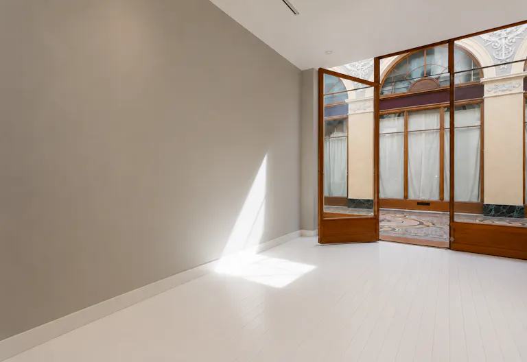 Showroom in Palais Royal (2 arcades) - Image 2