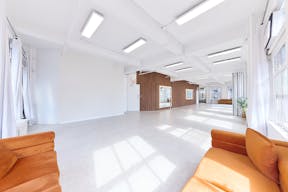 Expansive Skyline Loft - Connected Studio Space - Image 8