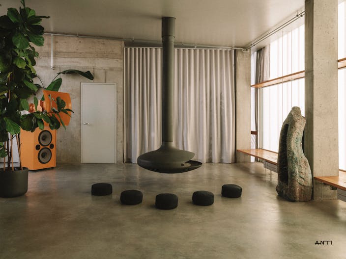 ANTIspace: 460sqm Rooftop Brutalism at Rosenthaler Platz - Image 3