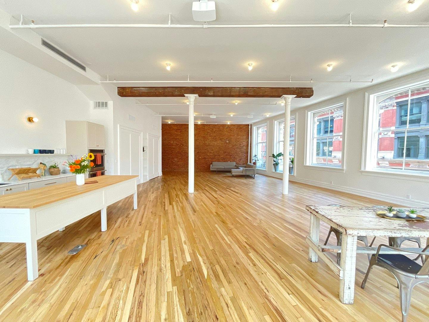 Sun-Filled Corner Loft with Open Plan Kitchen in New York