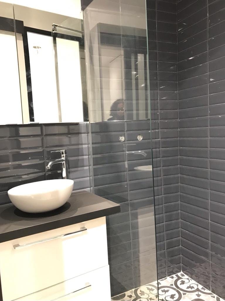 Versatile Ground Floor Commercial Space in Paris 4