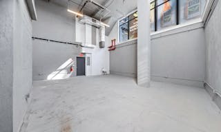 Prime Williamsburg (Kent Avenue-Domino Park) Pop-up Store/ Art Gallery - Image 3