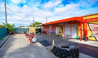 Huge Private Outdoor Space with graffiti & lots of color & character available for many uses - Image 5