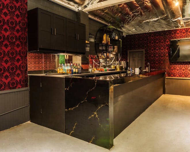 Lounge + Photography Studio - Image 4