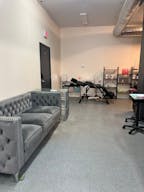 Spacious Boutique in Albany Park - Image 3