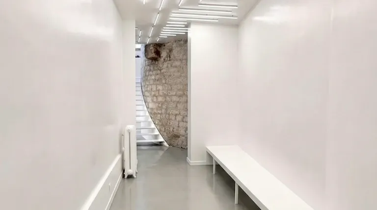 Loft industriel avec verrière zénithale - Image 2