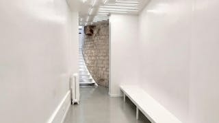 Loft industriel avec verrière zénithale - Image 2
