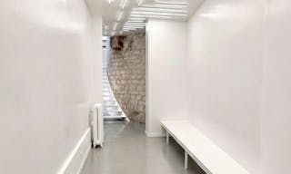 Loft industriel avec verrière zénithale - Image 2