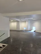 Prime Corner Showroom on Boulevard Saint-Michel - Image 7