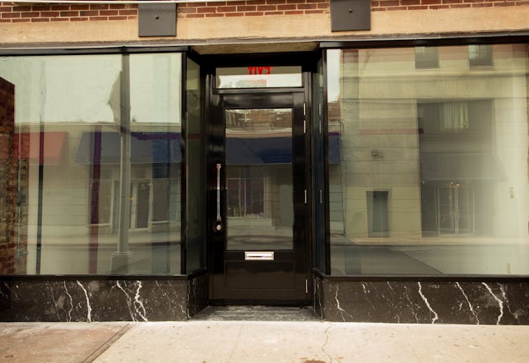 Charming Bowery Gallery - Image 2