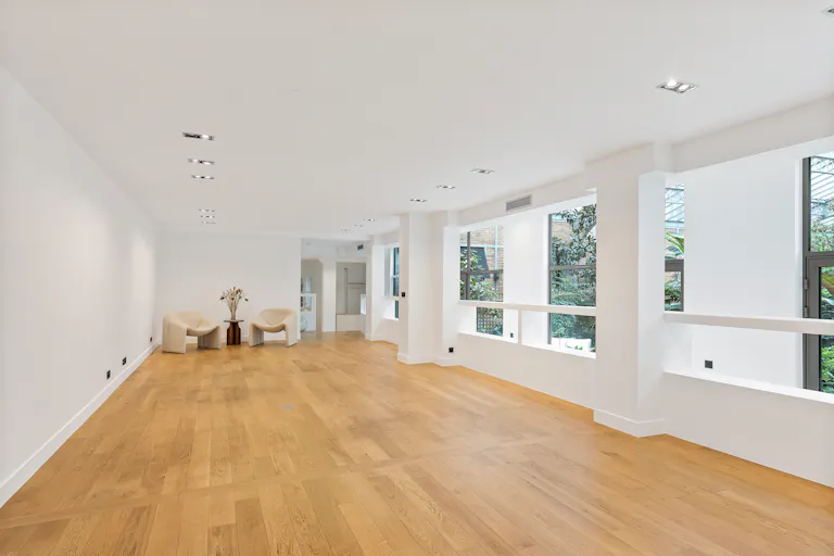 Adresse exclusive avenue Montaigne - Image 2