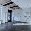 Prestigioso spazio in edificio d'epoca, con 5 vetrine su strada