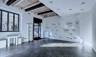 Prestigioso spazio in edificio d'epoca, con 5 vetrine su strada - Image 0