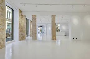 Beautiful Pop Up Boutique in Le Marais - Image 4