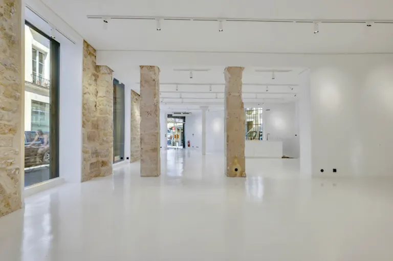 Beautiful Pop Up Boutique in Le Marais - Image 4