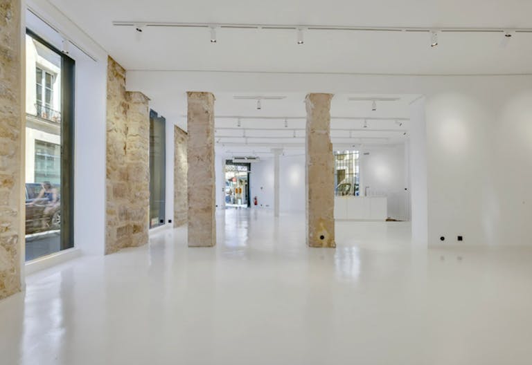 Beautiful Pop Up Boutique in Le Marais - Image 4