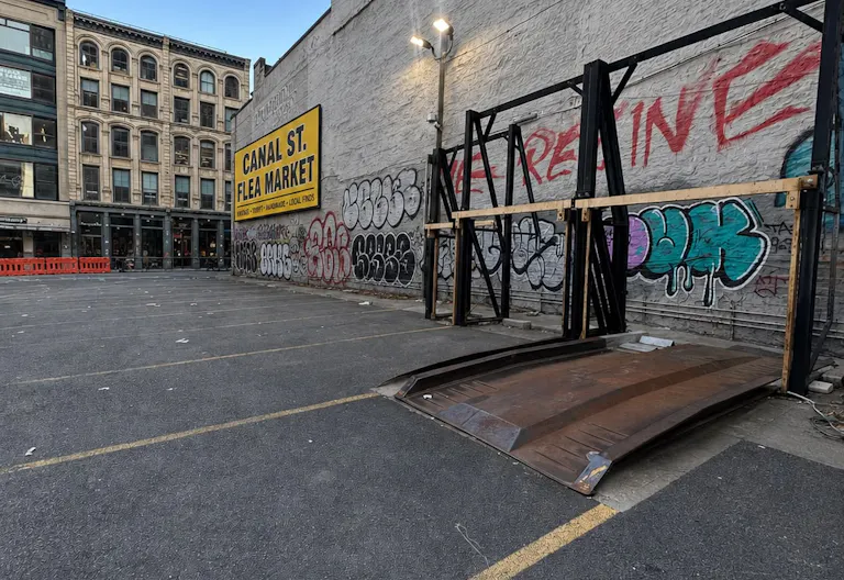 Broadway & Canal St Pop-Up Booth / Kiosk Space - Image 2