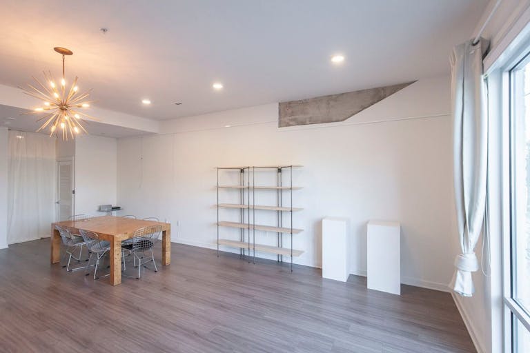 Unique Space in Trendy St. Elmo District - Image 2