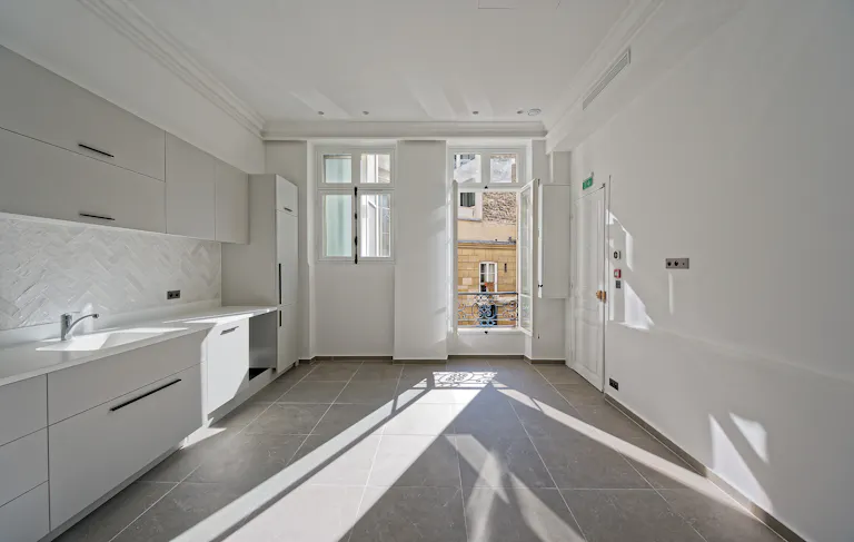 Showroom Avenue Marceau - Image 1