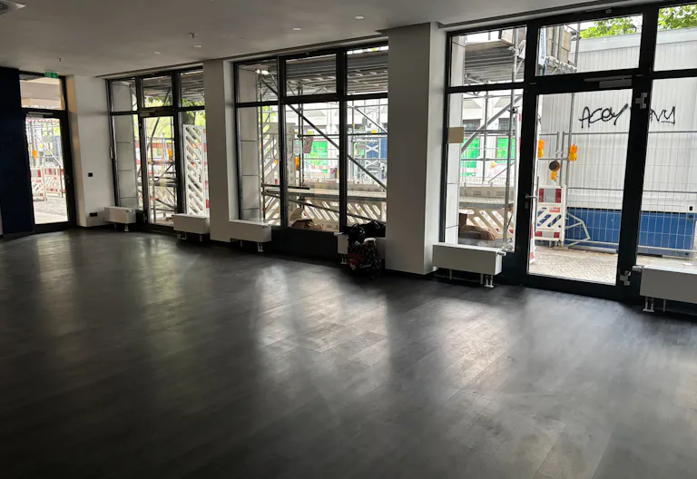 Prime Showroom Space with High Visibility in Berlin - Image 4
