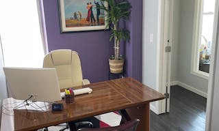 Modern Office Space in Astoria Queens ? Perfect for Meetings, Filming, or Therapy - Image 2