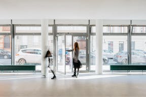 Trendy Pop Up Space in Berlin's Vibrant City Center - Image 2