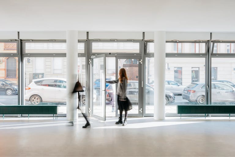 Trendy Pop Up Space in Berlin's Vibrant City Center - Image 2