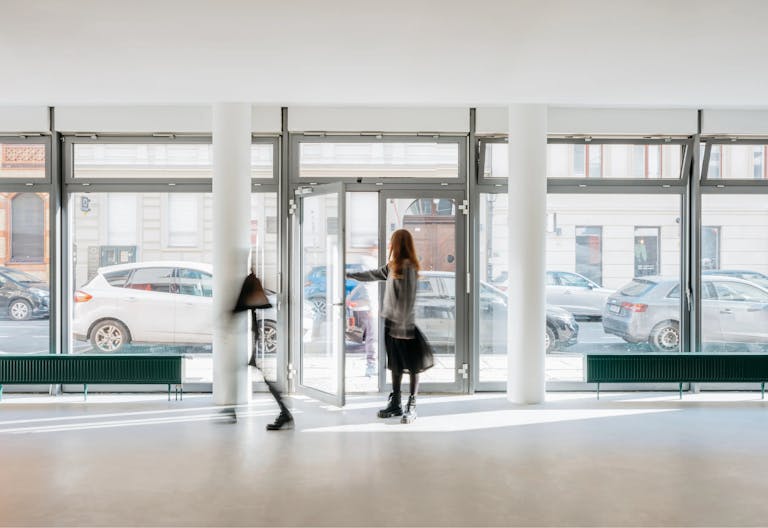 Trendy Pop Up Space in Berlin's Vibrant City Center - Image 2