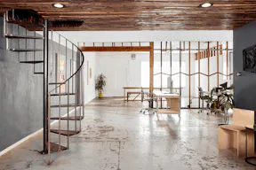 East LA's Premier Photo Studio - Image 9