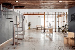 East LA's Premier Photo Studio - Image 9