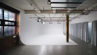 Versatile Video Studio & Pre-Lit 20’ Green Screen Cyc - Image 10