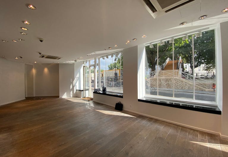 Grande boutique face au canal Saint-Martin - Image 4