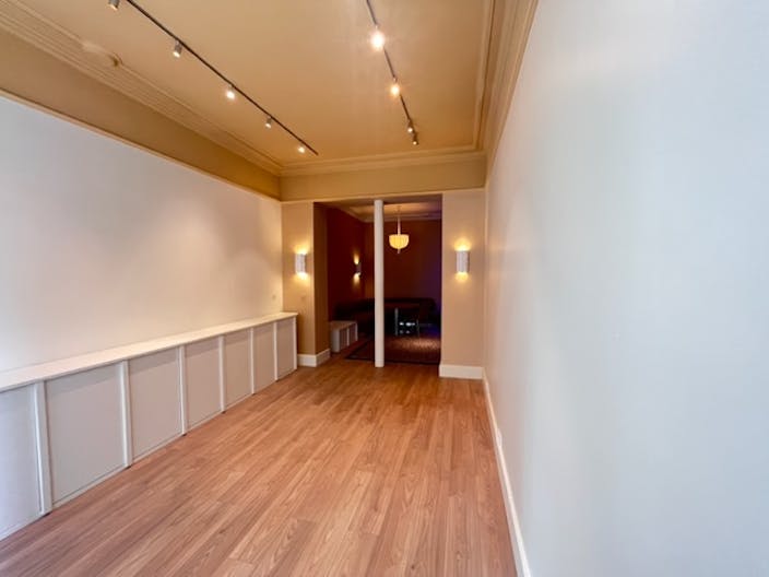 Boutique/Galerie Saint Germain - Image 4