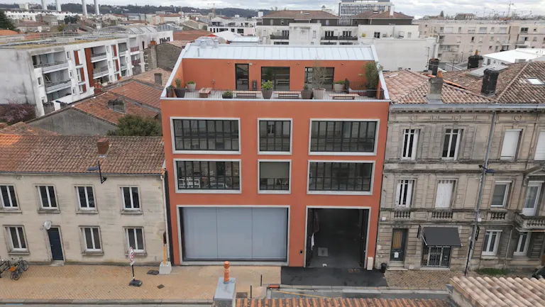 Bureau privatif et acc�s aux communs, dans un immeuble d'architecte au coeur des Chartrons � Bordeaux - 19M2 - Image 1